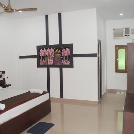 Hotel Exotica Squares Lakshmanpur Ngoại thất bức ảnh